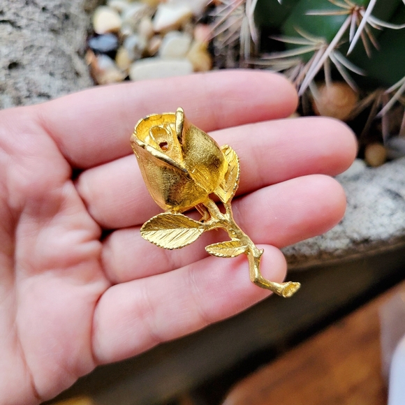 Vintage Gold Rose Floral Flower Boucher Lapel Brooch Pin - Picture 7 of 8